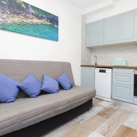 Genova By Interhome * يوريت دي مار